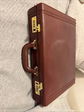 Presto Leather Classic Brown Leather Briefcase with Gold Hardware Vintage!!